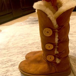 UGG Bailey Button Triplet 8
